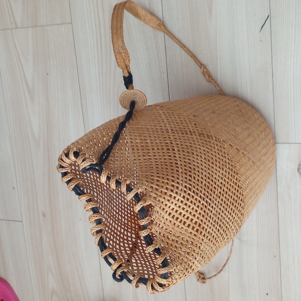 Unique Rattan Backpack from the Rainforest . - Picture 4 of 7